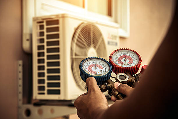 Professional Hvac technician working in Sachse, TX